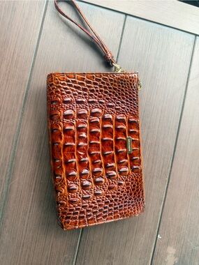 Brahmin daisy wristlet